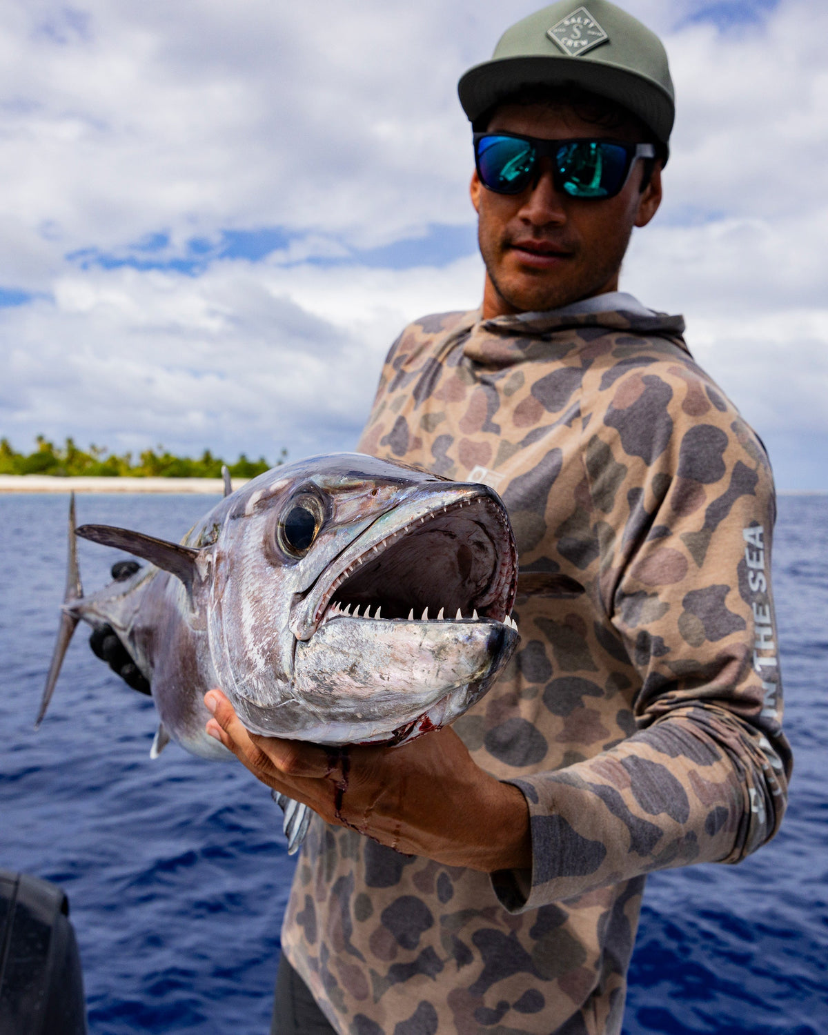 MARINER LITE UV HOOD - Tan Camo | Salty Crew